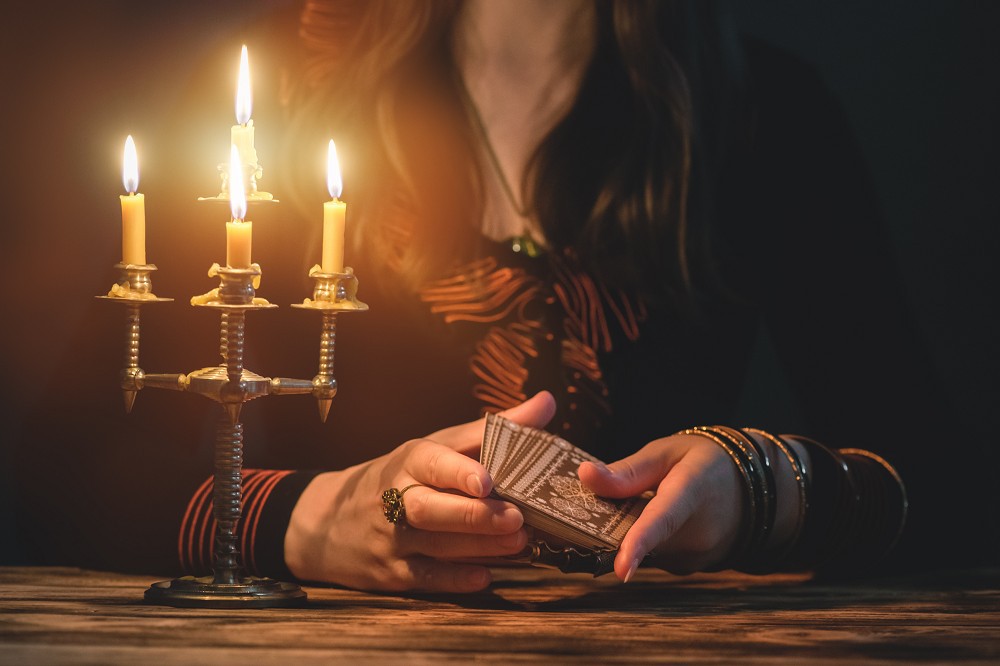 Der übersinnliche Reiz der Nostradamus-Karten